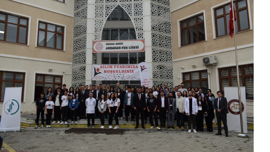 Ardahan Fen Lisesi ve Ardahan Yunus Emre Anadolu Lisesi Öğrencileri, TÜBİTAK 4006-B  Bilim Fuarında Yeteneklerini Sergilediler!