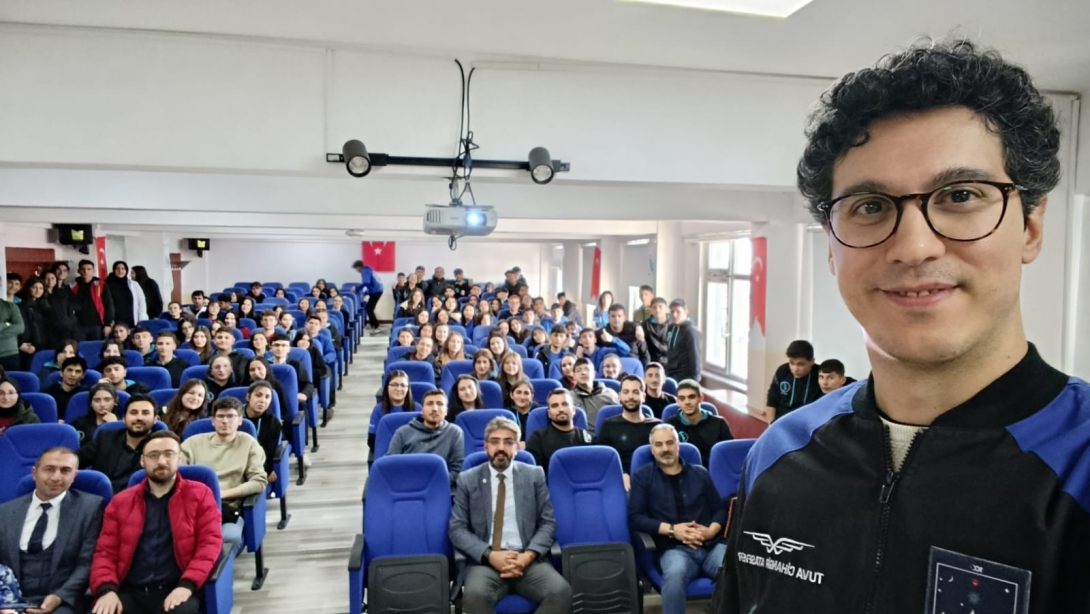 Türkiye'nin Uzay Çalışmalarında Önemli Bir Yere Sahip Olan Astronot Tuva Cihangir Atasever, Ardahan'da Öğrencilerle Bir Araya Gelerek Deneyimlerini Paylaştı.