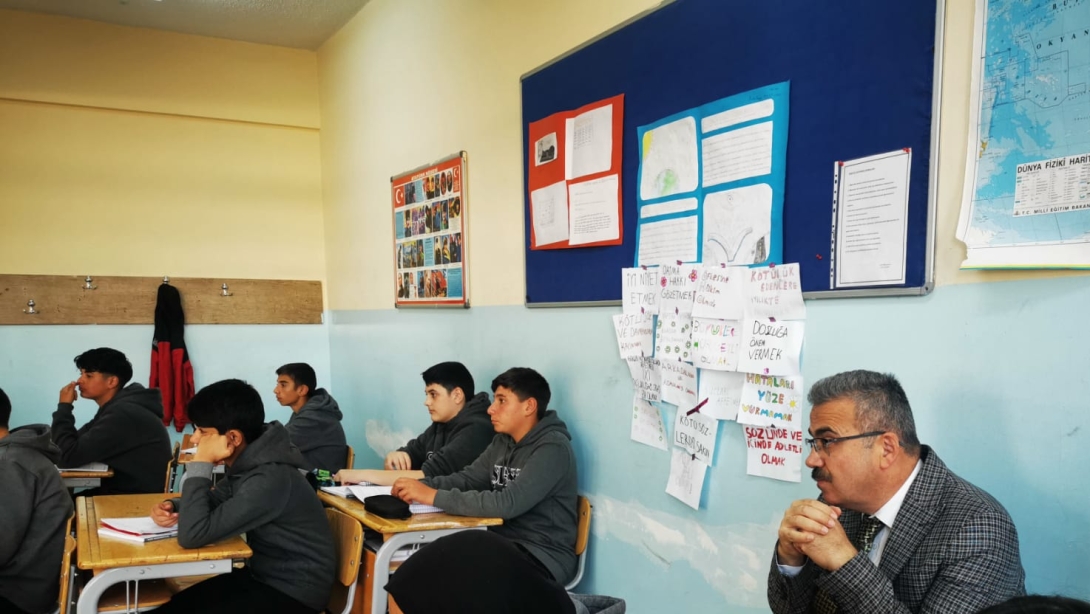 İl Millî Eğitim Müdürümüz Sayın Yusuf UZANTI Şehit Er Serhat ŞANLI Ticaret Mesleki ve Teknik Anadolu Lisesi'ni Ziyaret Ettiler.